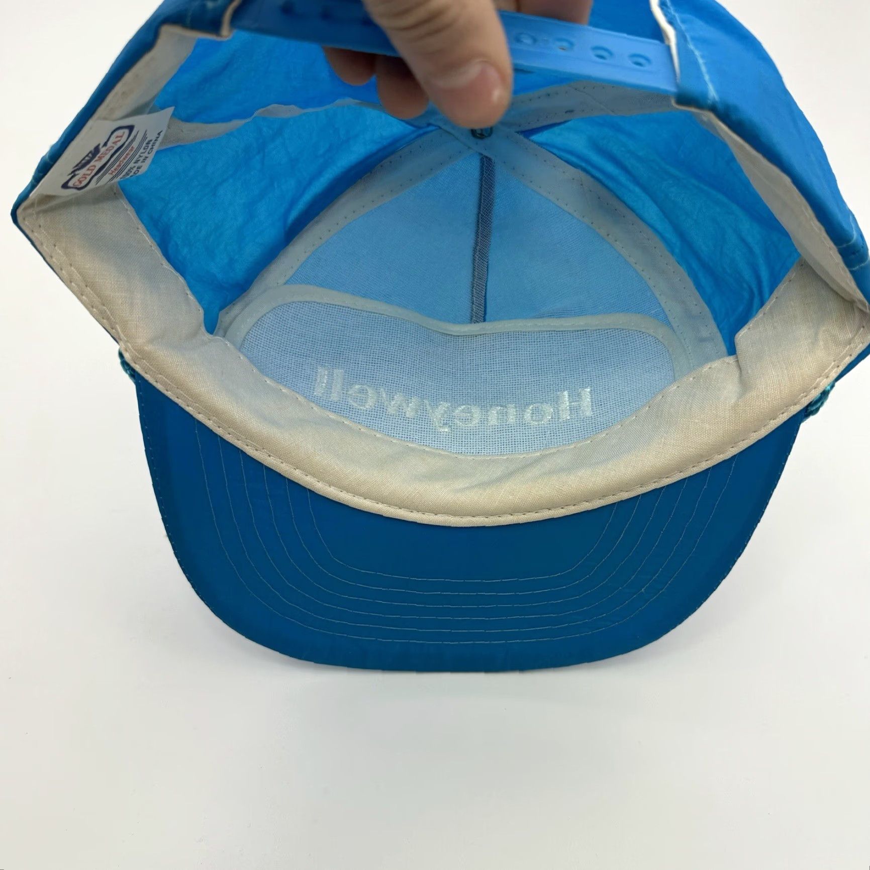 Vintage VINTAGE Honeywell Trucker Hat Men's Adjustable 90s Neon Blue Nylon Twill Cap Summer Fall Spring Winter Size ONE SIZE - 7 Thumbnail