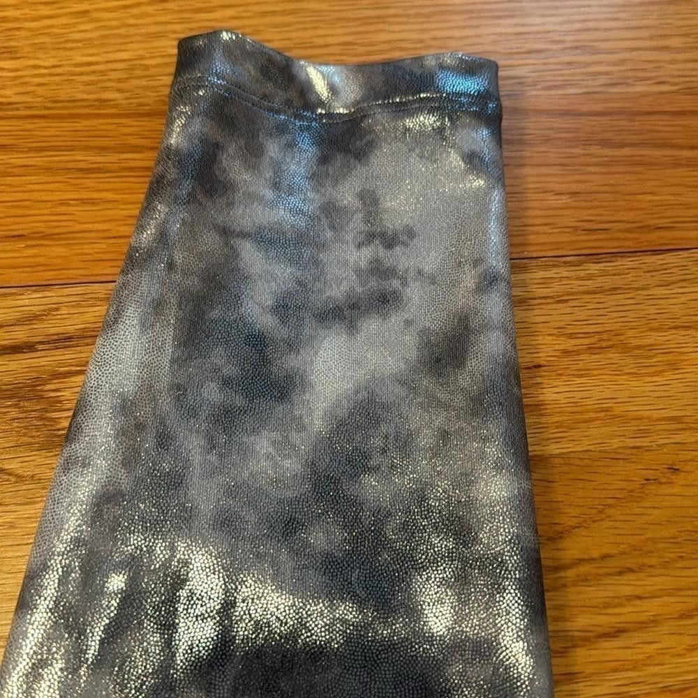 Designer Beyon Yoga tie dye metallic legging- used Size 25" / US 0 / IT 36 - 7 Thumbnail