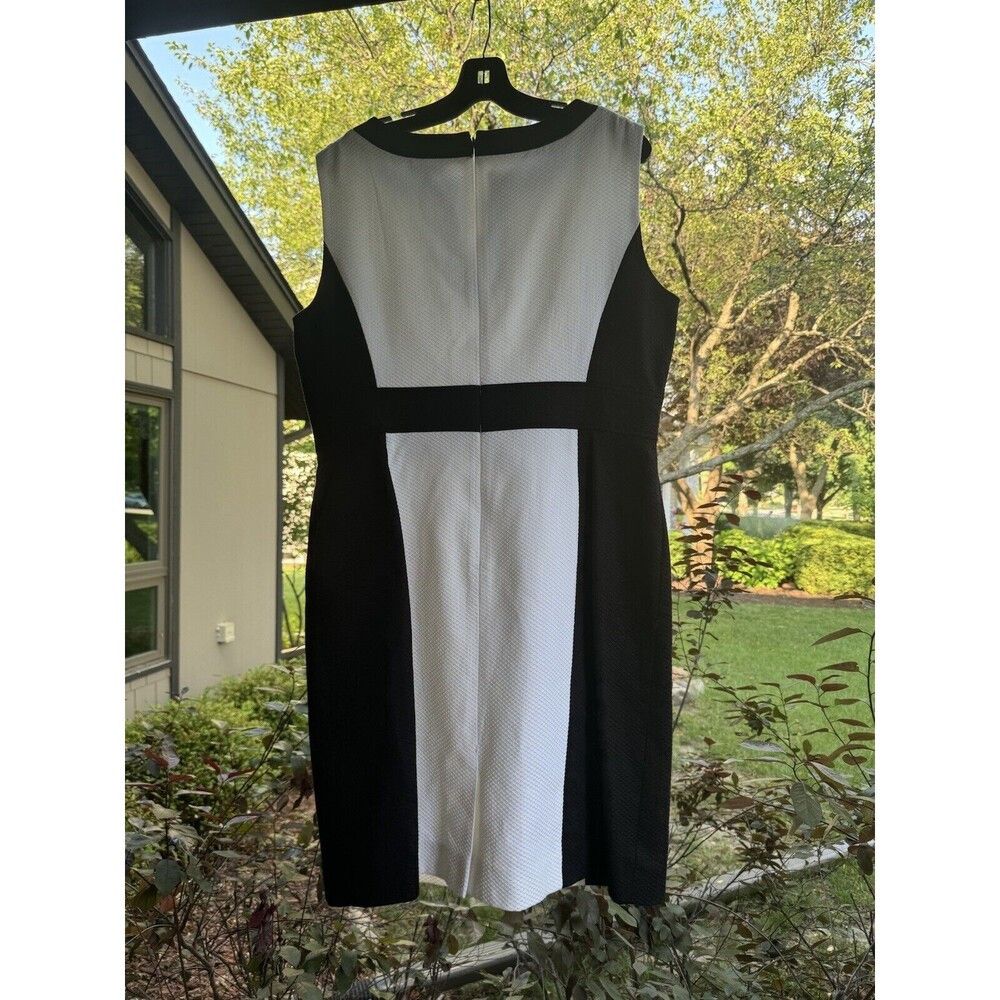 Elie Tahari Women’s Size 16 Sleeveless Gold Embellishments Arthur Levine Size XXL / US 16-18 / IT 52-54 - 2 Thumbnail