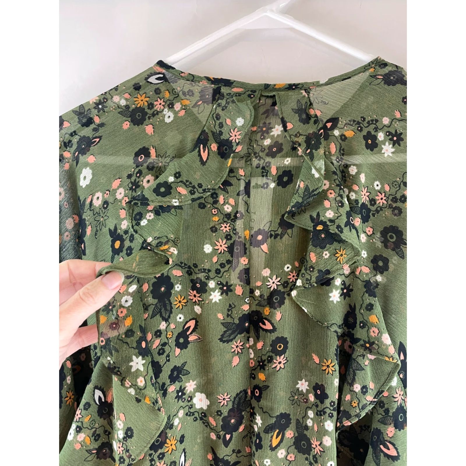Topshop Topshop Blouse Women's Size 4 Green Floral Ruffles Long Sleeve Sheer Soft Top Size S / US 4 / IT 40 - 5 Thumbnail