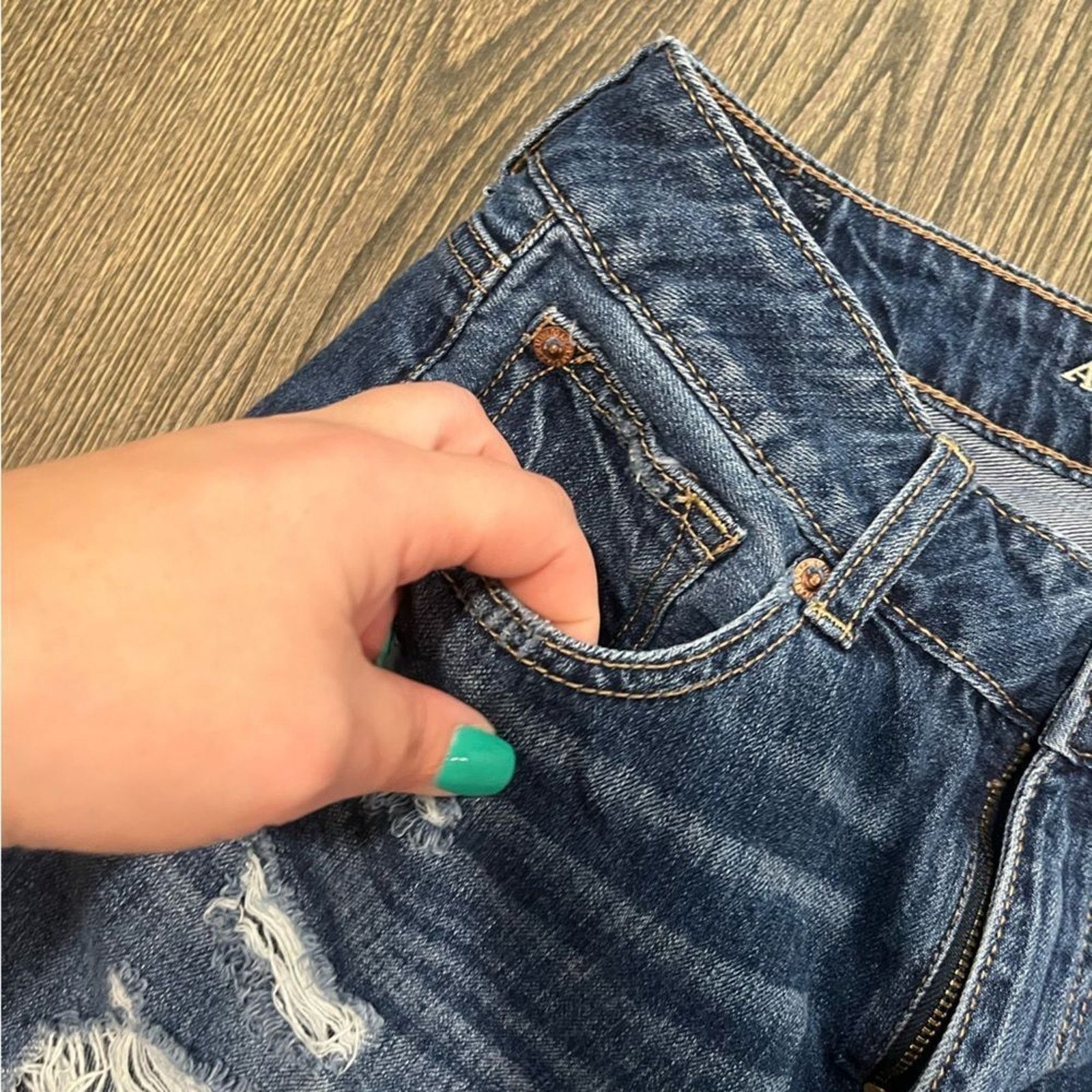 American Eagle Outfitters American Eagle Tomgirl Bermuda Shorts High Rise Distressed 2 Size 26" / US 2 / IT 38 - 3 Thumbnail