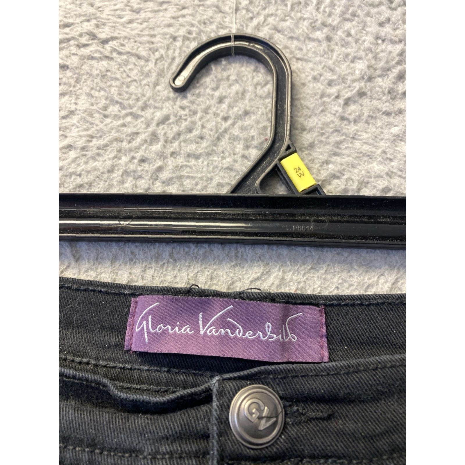 Gloria Vanderbilt Gloria Vanderbilt Jeans Ladies' 8 Amanda Denim Black Women Denim Jeans 28 Inseam 31 Waist Regular Size Type: Regular Womens Size 30" / US 8 / IT 44 - 3 Thumbnail