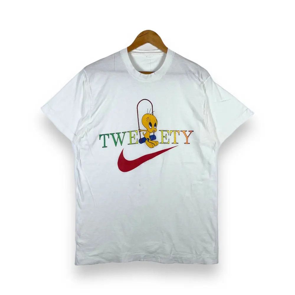 Vintage Vintage 90's TWEETY NIKE Big Swoosh Cartoon Parody Tee Size US L / EU 52-54 / 3 - 1 Thumbnail