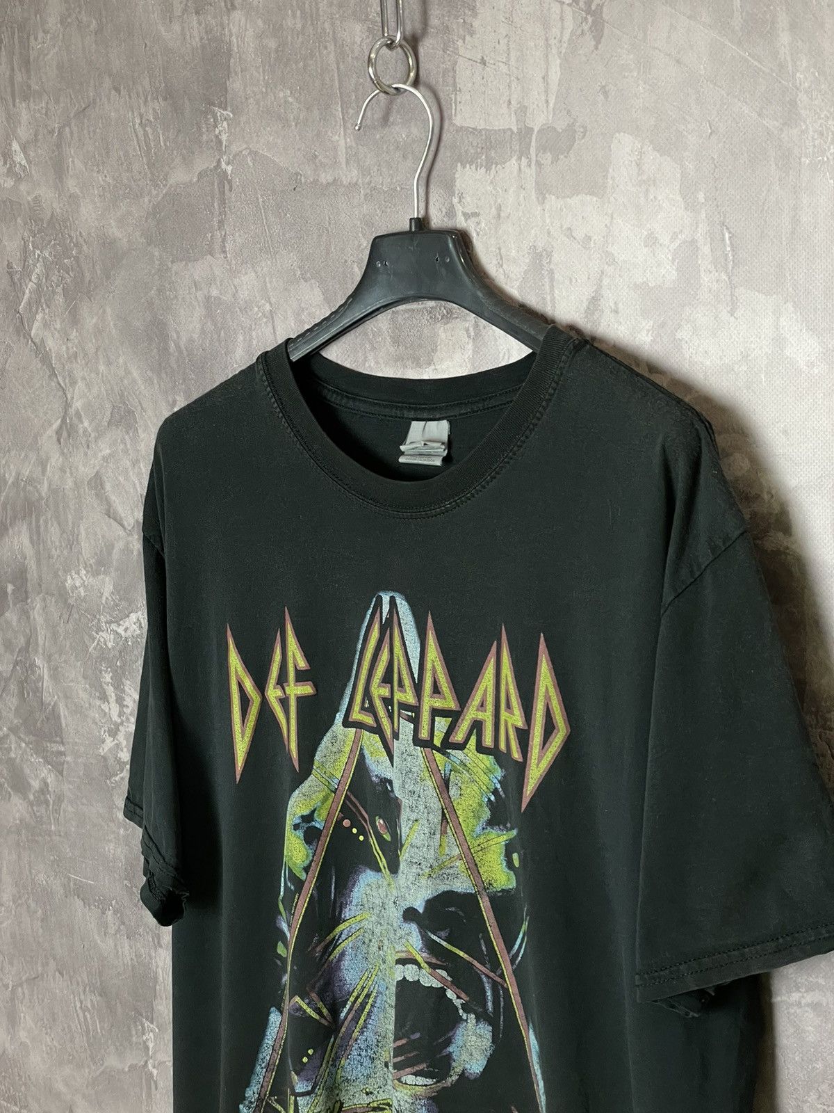 Band Tees × Def Leppard × Vintage Y2K DEF LEOPARD BAND T SHIRT Sz M Size US L / EU 52-54 / 3 - 5 Thumbnail