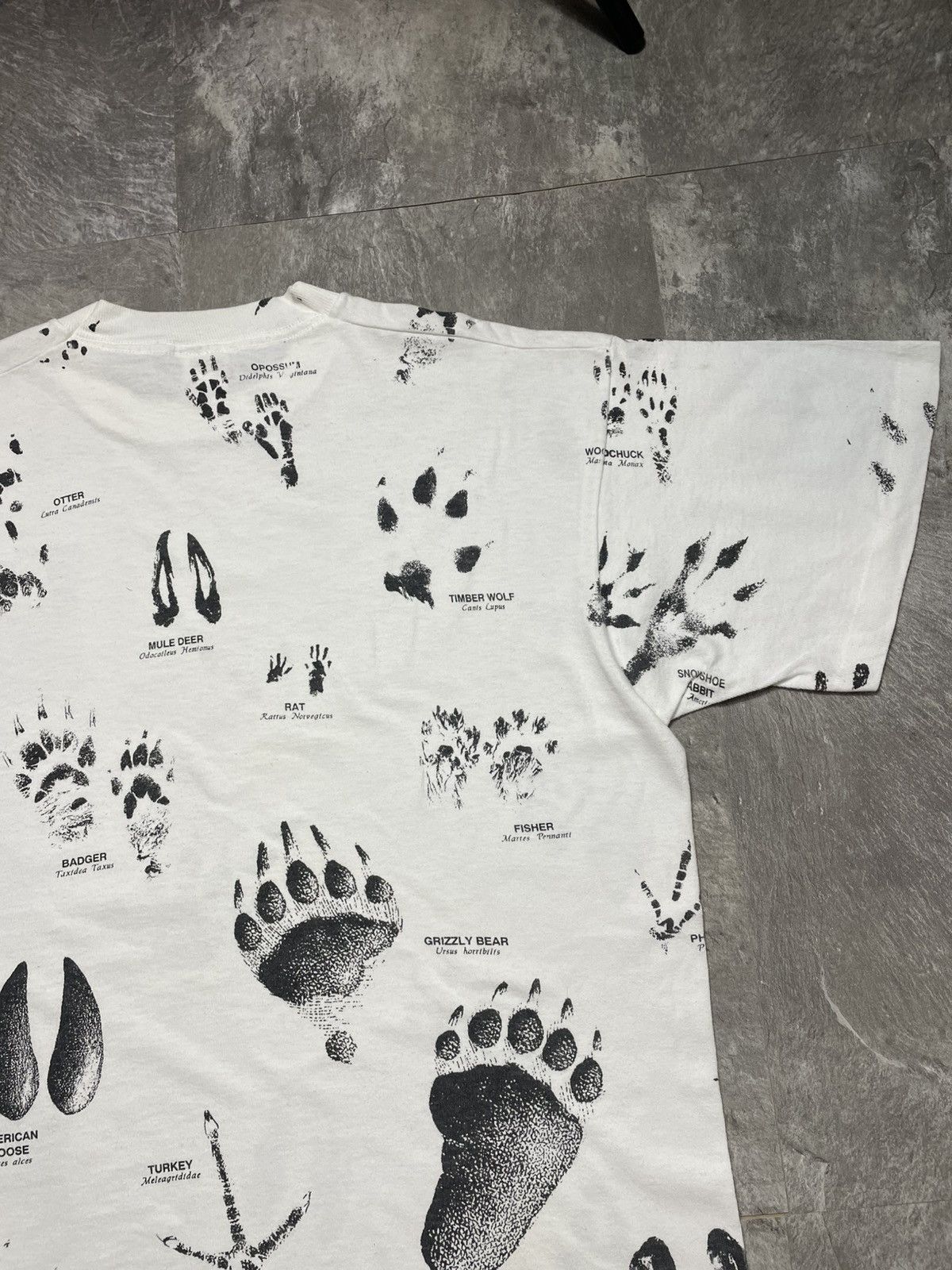 Vintage Vintage 90s Alaska Wildlife Animal Foot print AOP art Shirt Size US L / EU 52-54 / 3 - 11 Thumbnail