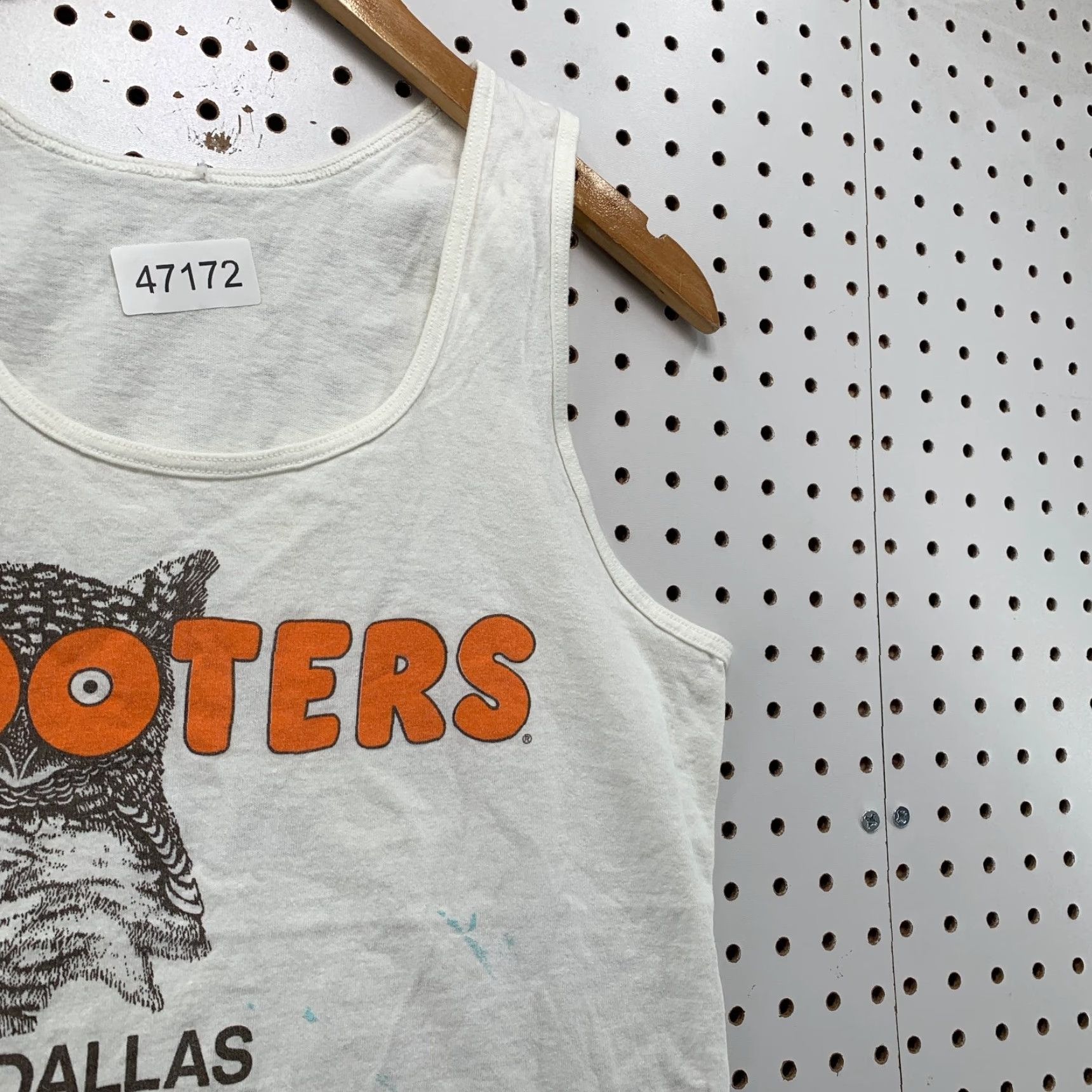 Vintage VINTAGE Hooters Tank Top Women Small 90s White Dallas Sleeveless Owl Graphic USA Tank Women's S White 90s USA Size S / US 4 / IT 40 - 6 Thumbnail