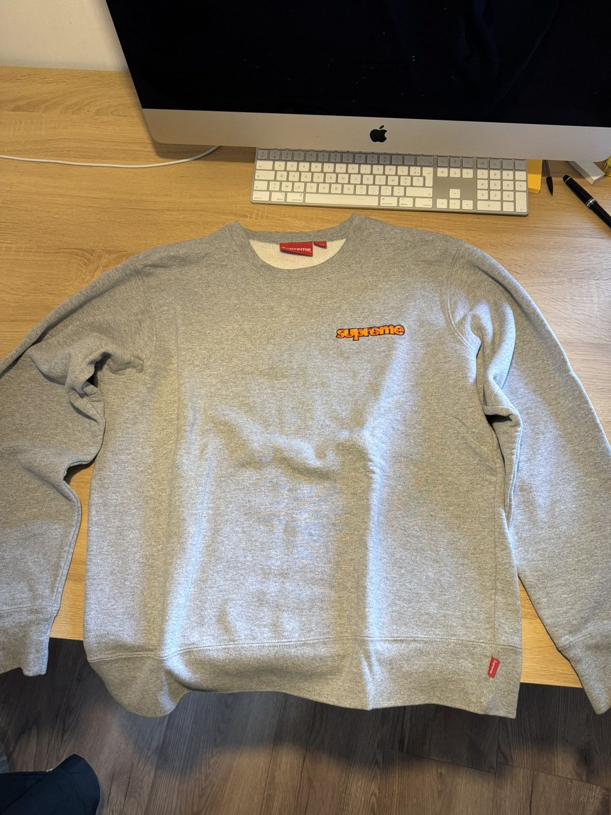 Supreme Supreme grey crewneck with orange logo Size US M / EU 48-50 / 2 - 1 Thumbnail