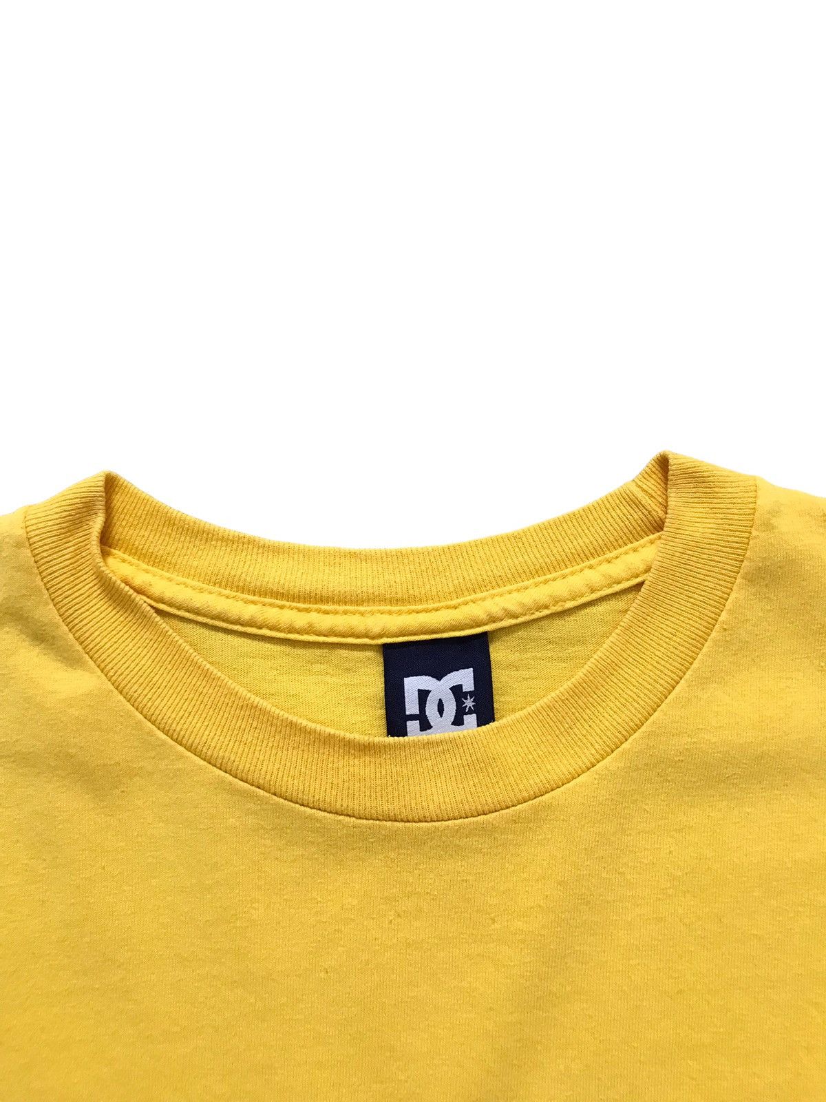 Vintage Vintage DC SHOES CO USA Skateboarding T-shirt Size US L / EU 52-54 / 3 - 4 Thumbnail