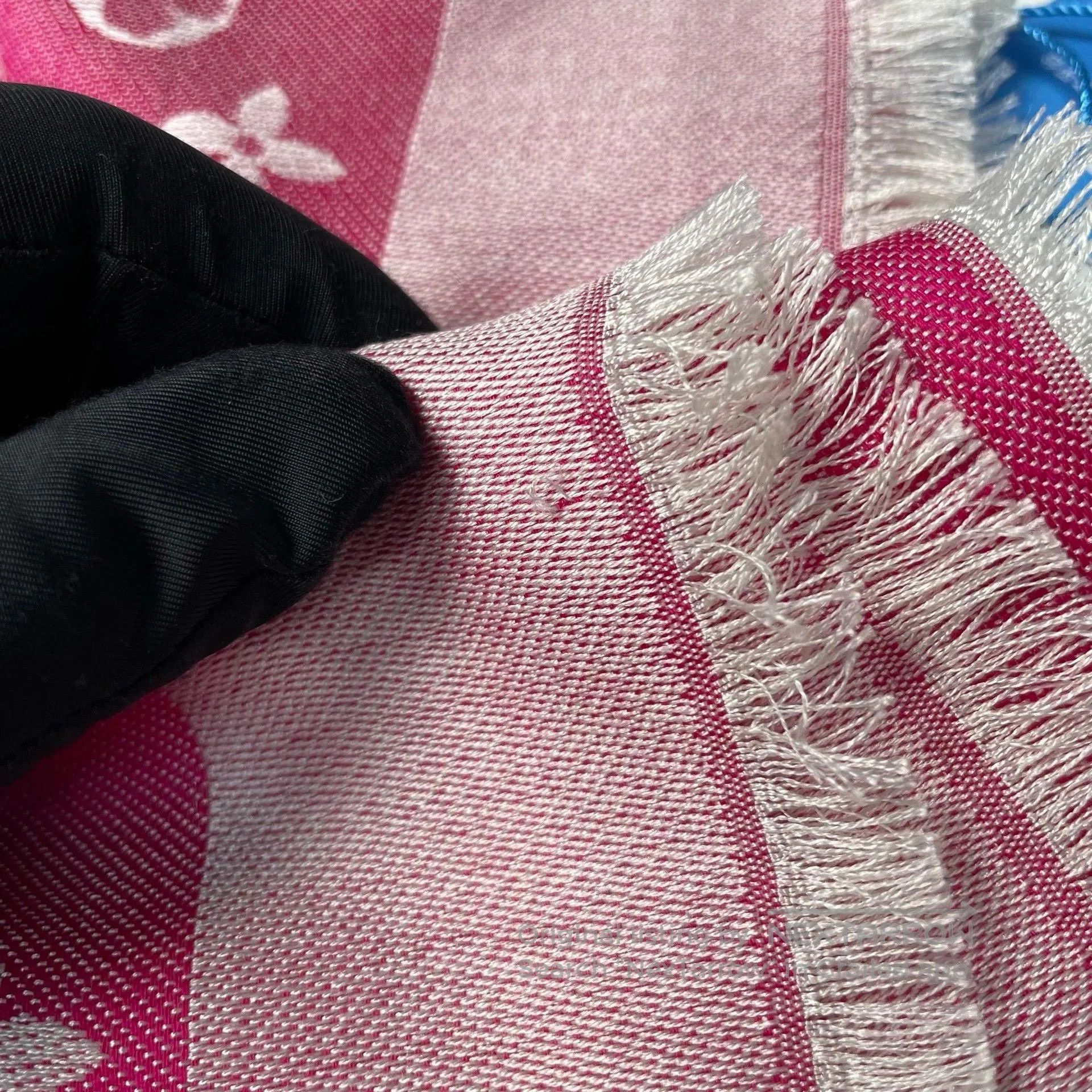 Louis Vuitton LV Pink Monogram Silk Tassel Scarf. Size ONE SIZE - 7 Thumbnail