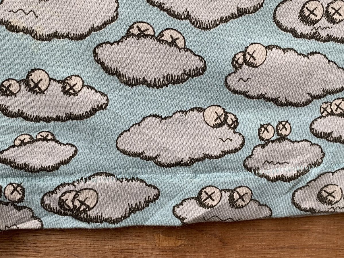 Kaws × Uniqlo Uniqlo x Kaws Cloud T shirt Size US L / EU 52-54 / 3 - 11 Thumbnail