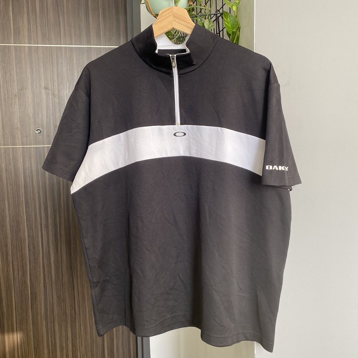 Oakley Vintage Oakley Embroidered Logo Half Zip ERD GRUNGE JERSEY Size US XL / EU 56 / 4 - 1 Thumbnail