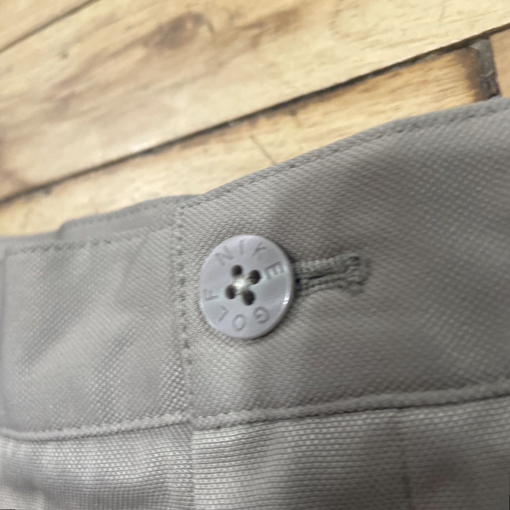 Nike VINTAGE Nike GOLF Pleated Shorts Men 36 Beige 90s Chino FitDry Active Moisture Wicking Casual Short Nike logo 36x9 Mens Size US 36 / EU 52 - 3 Thumbnail