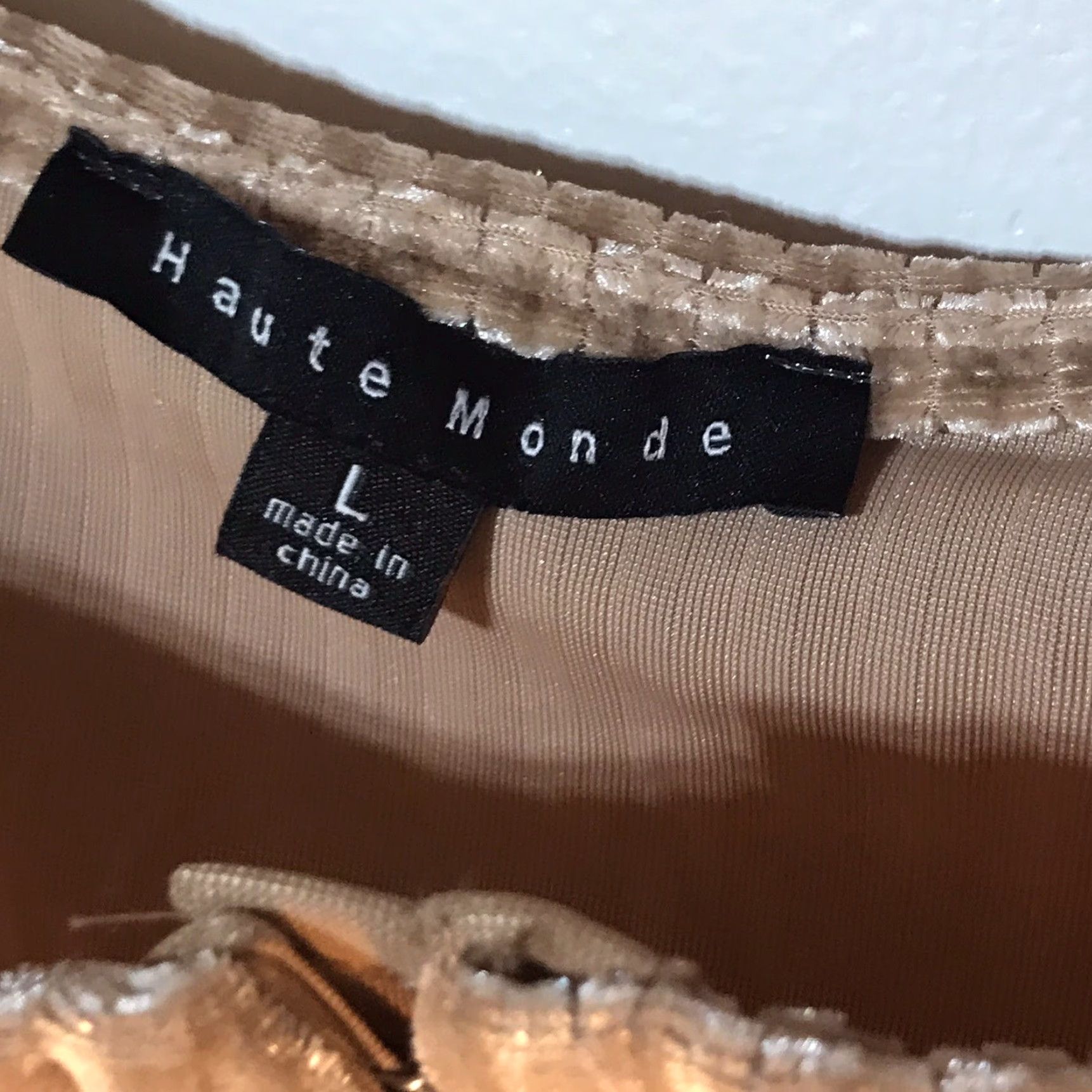 Vintage Haute Monde Cropped Top Shirt Womens L Gold Velvet Ribbon Logo Modern Style Long Sleeve Round Neck Velvet Cropped Top Womens L Gold Size L / US 10 / IT 46 - 2 Thumbnail