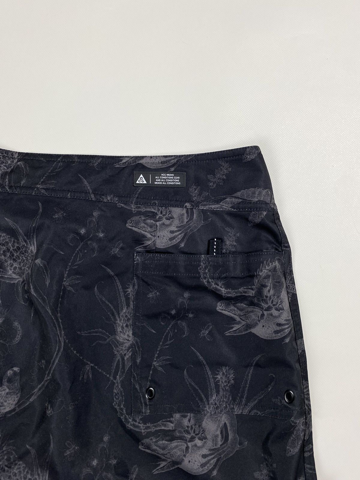 Nike Nike ACG men’s patterned shorts size 38 / XXL Size US 38 / EU 54 - 22 Thumbnail