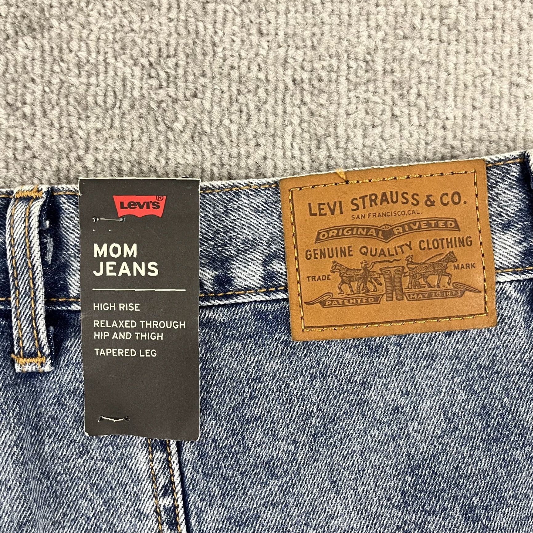 Levi's VINTAGE Levis Mom Jeans Womens 31 High Rise Relaxed Taper Acid Wash Denim NEW Size 24" / US 00 / IT 34 - 3 Thumbnail