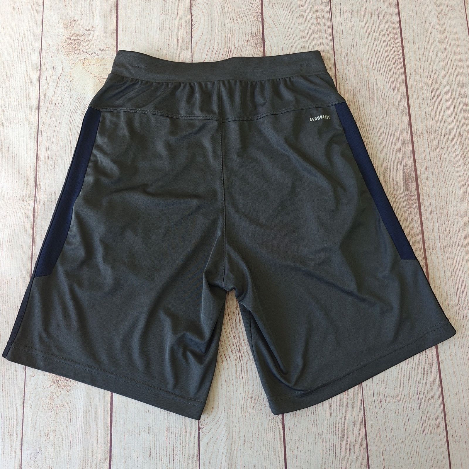 Adidas Adidas Aeroready triple stripe zip pocket athletic shorts S Size US 30 / EU 46 - 2 Thumbnail