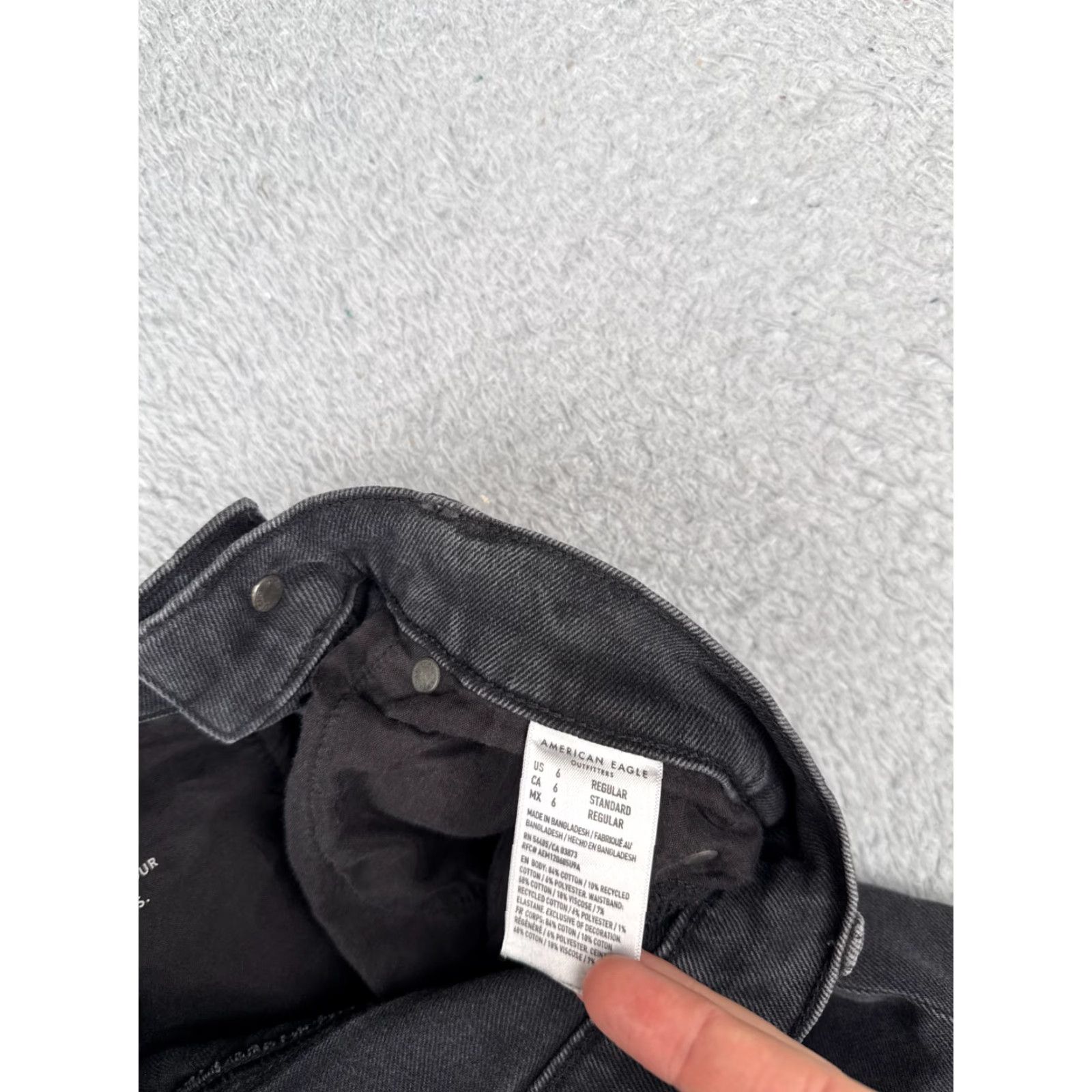 American Eagle Outfitters American Eagle Jeans Womens 6 Black Distressed Strigid High-Waisted Stovepipe Size 28" / US 6 / IT 42 - 7 Thumbnail