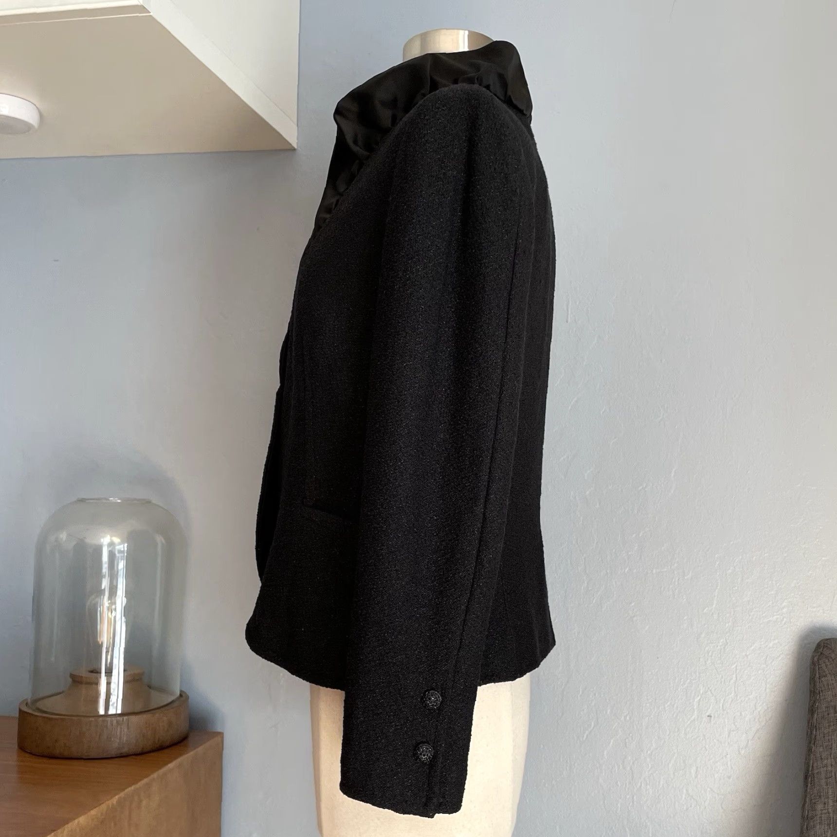 Vintage St John Jacket Black Metallic Tweed Satin Ruffle Collar Size 10 Womens Regular Button Front Pocketed Fashion Coat Opaque Wool Blend Size L / US 10 / IT 46 - 5 Thumbnail