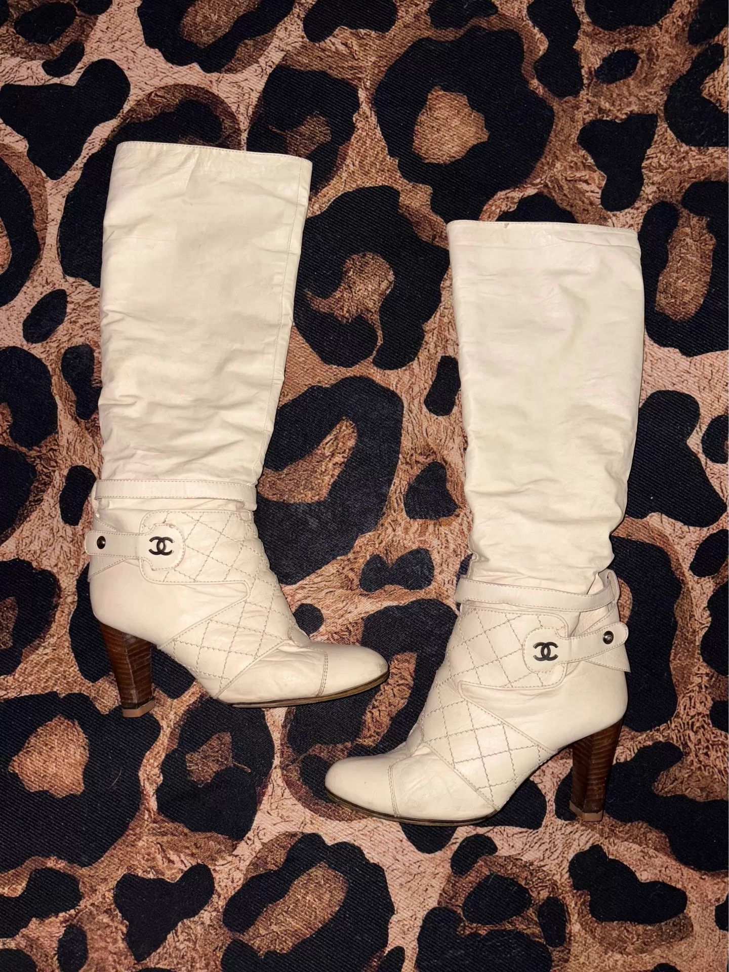 Chanel Chanel Vintage Beige Quilted Two-Way Stacked Heel Boots 38 Size US 7.5 / IT 37.5 - 2 Thumbnail
