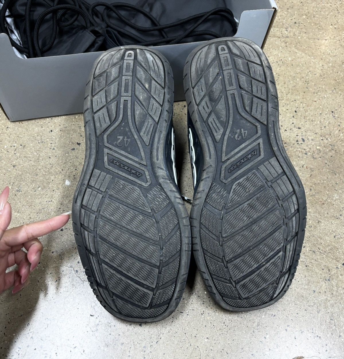 Balenciaga Balenciaga Hamptons Worn-out（EU 42） Size US 10 / EU 43 - 11 Thumbnail