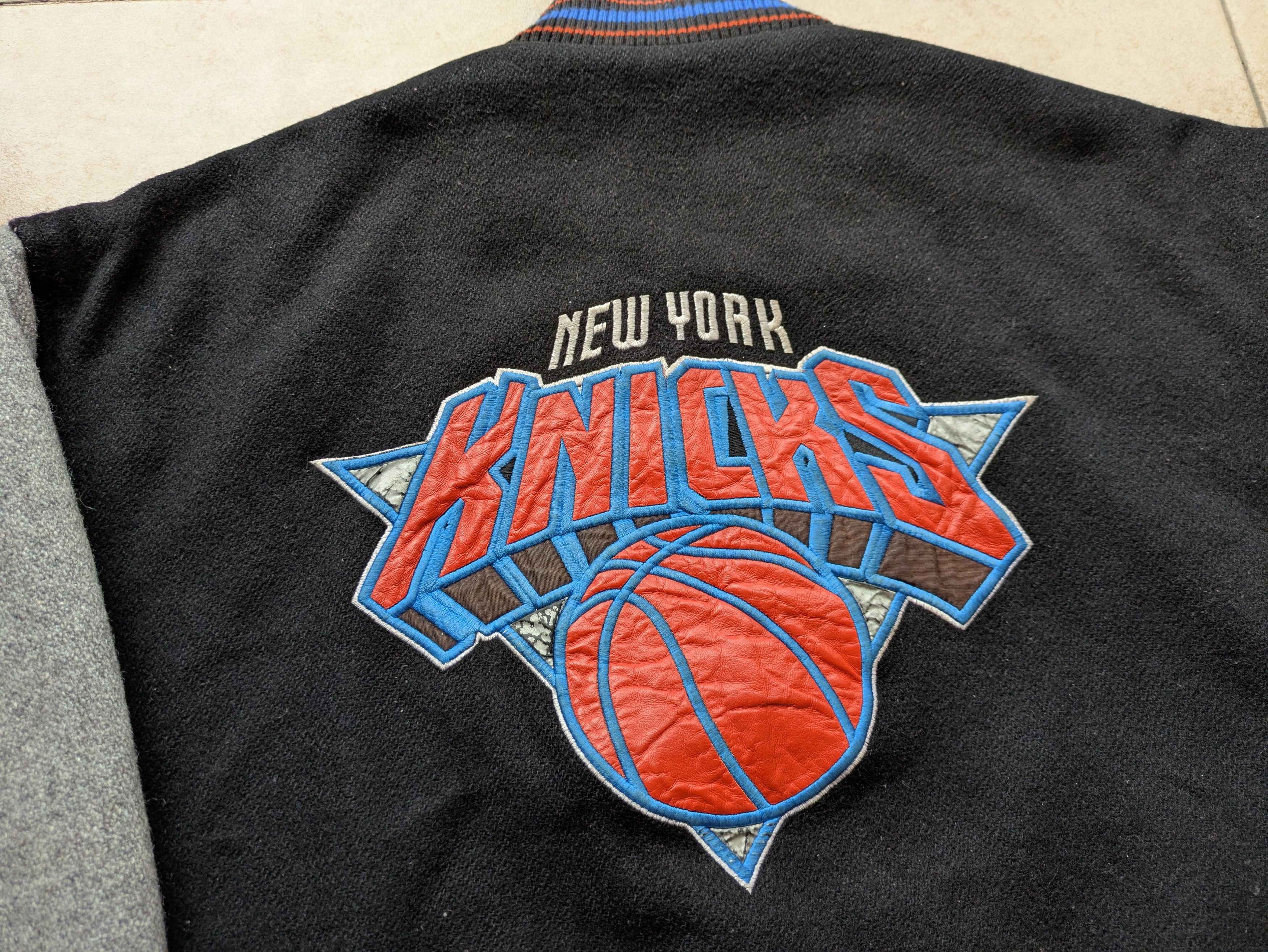 NBA New York Knicks 90s Wool LEATHER bomber Varsity NBA vintage Size US L / EU 52-54 / 3 - 7 Thumbnail