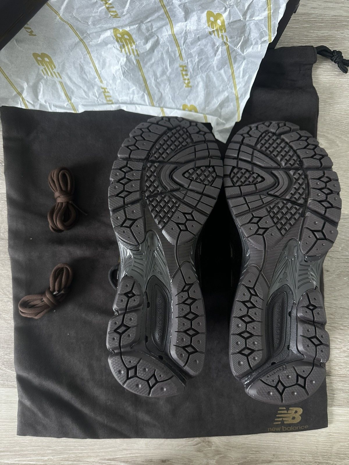 Kith × New Balance Kith New Balance Espresso 860v2 Size US 6.5 / EU 39-40 - 6 Thumbnail