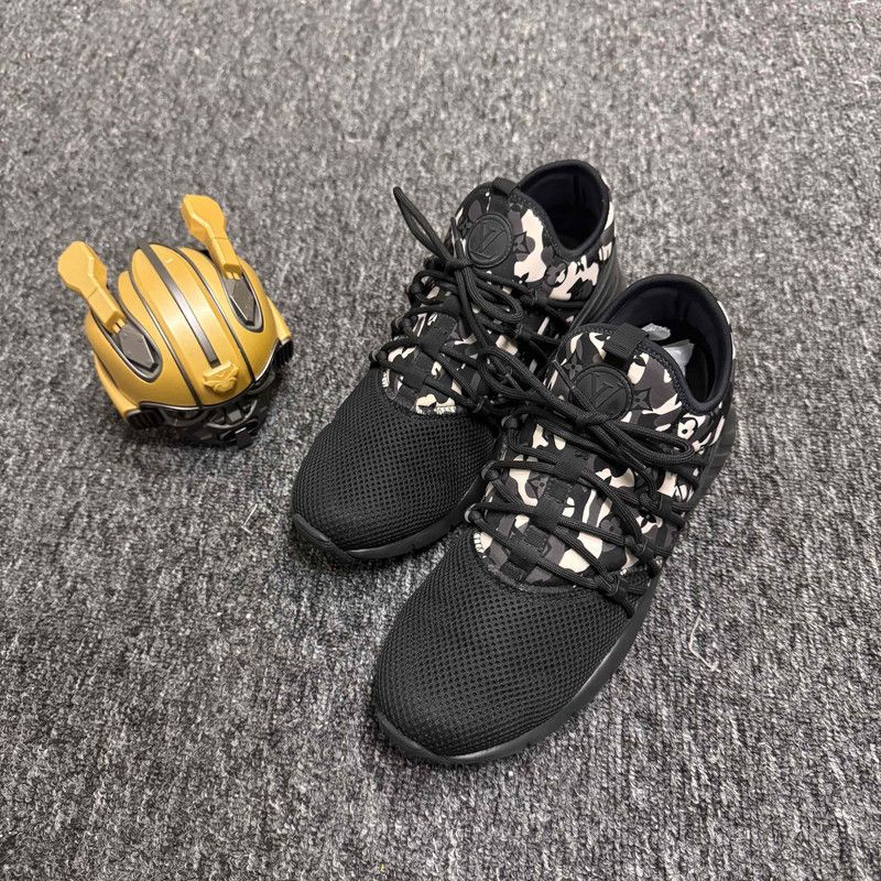 Louis Vuitton Fashion Low Top Sneakers Black 0079