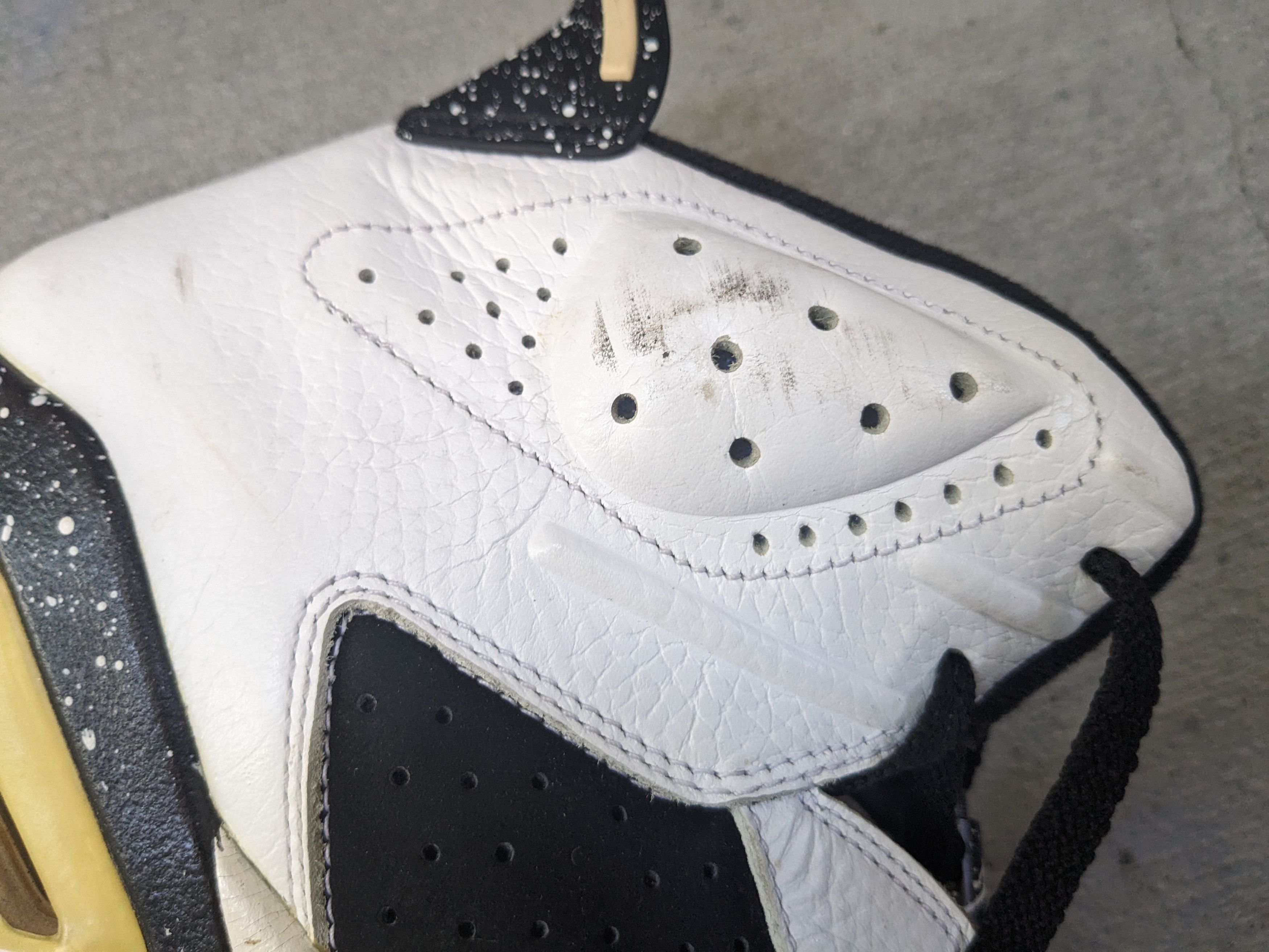 Jordan Brand × Nike Nike Air Jordan 6 Retro Oreo 384664-101 Black White 12 Size US 12 / EU 45 - 16 Thumbnail