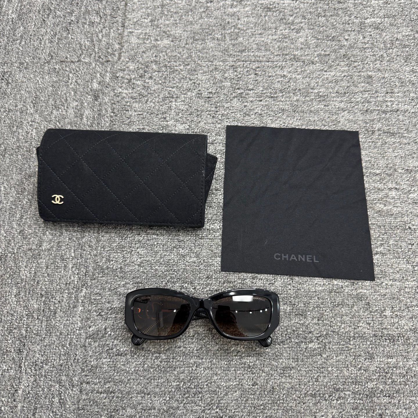 Chanel Chanel 95 New Scratched Shades One Size Size ONE SIZE - 1 Thumbnail