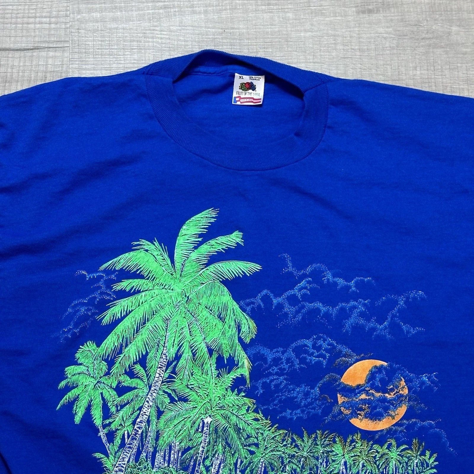 Fruit Of The Loom Vintage Aruba Beach T-Shirt Surf Wave Blue Single Stitch 90s Size US XL / EU 56 / 4 - 5 Thumbnail