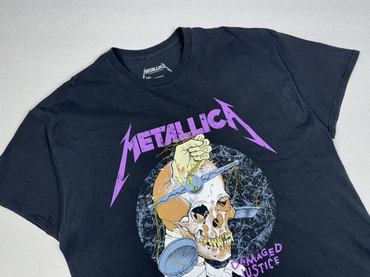 Metallica × Vintage Men’s Vintage Metallica Damaged Justice T-shirt size 2XL Size US XXL / EU 58 / 5 - 2 Thumbnail