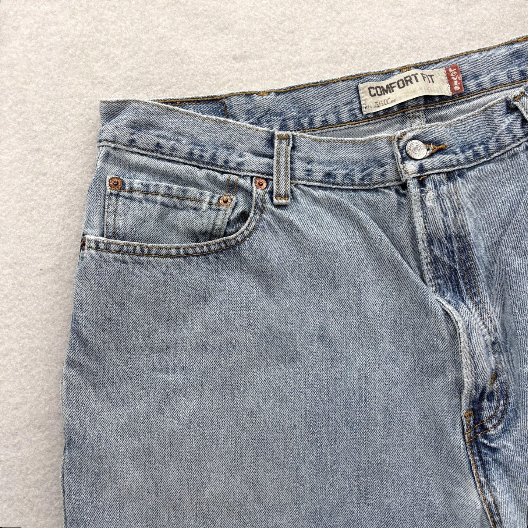 Levi's VINTAGE Levi's 560 Comfort Fit Jeans Mens 40x29 Blue Relaxed Tapered Denim Y2K Jeans Mens Blue 560 Comfort Fit"} Size US 40 / EU 56 - 3 Thumbnail