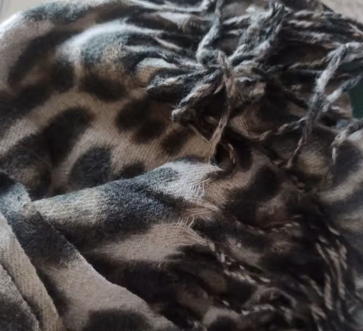 Japanese Brand Leopard Tassels Shawl Imitation Cashmere Scarf Size ONE SIZE - 6 Thumbnail