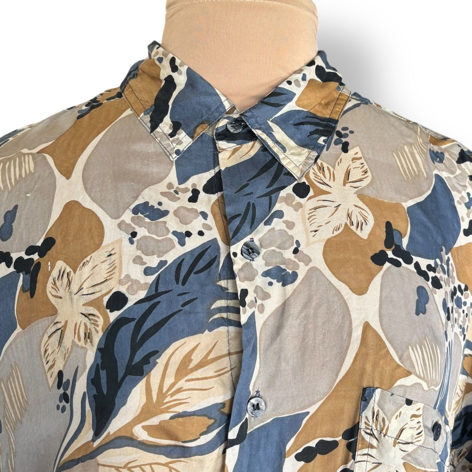 Vintage Vintage 90s Bruno B Abstract Tan Floral Silk Shirt XL Size US XL / EU 56 / 4 - 2 Thumbnail