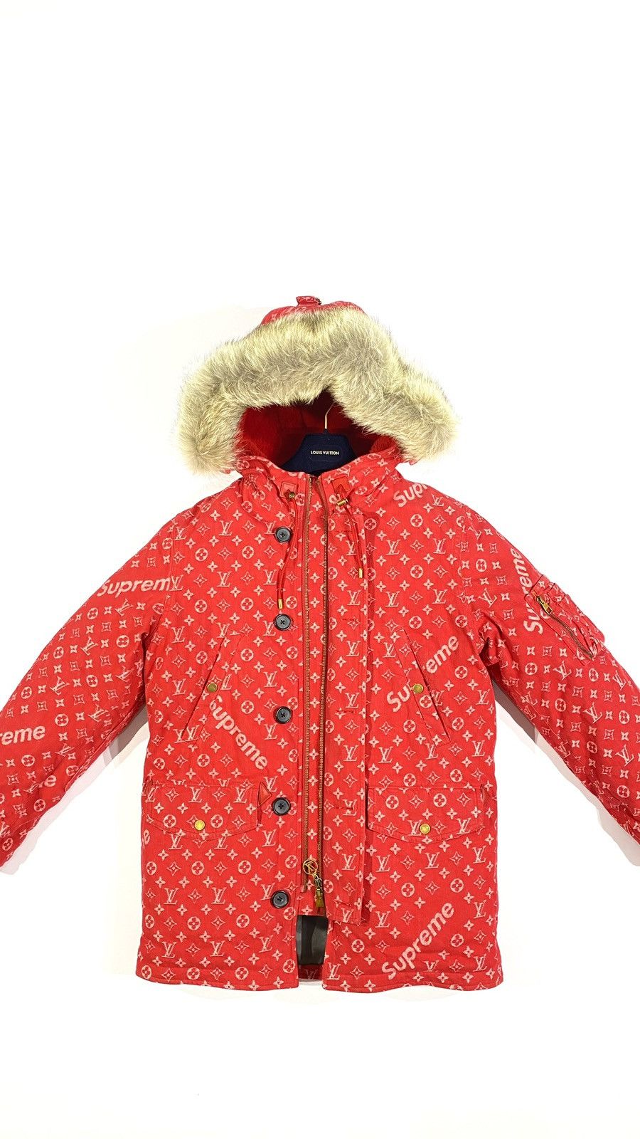 Louis Vuitton × Supreme Louis Vuitton X SUPREME 1 OF 1 Unreleased Sample Red Parka Size US M / EU 48-50 / 2 - 3 Thumbnail