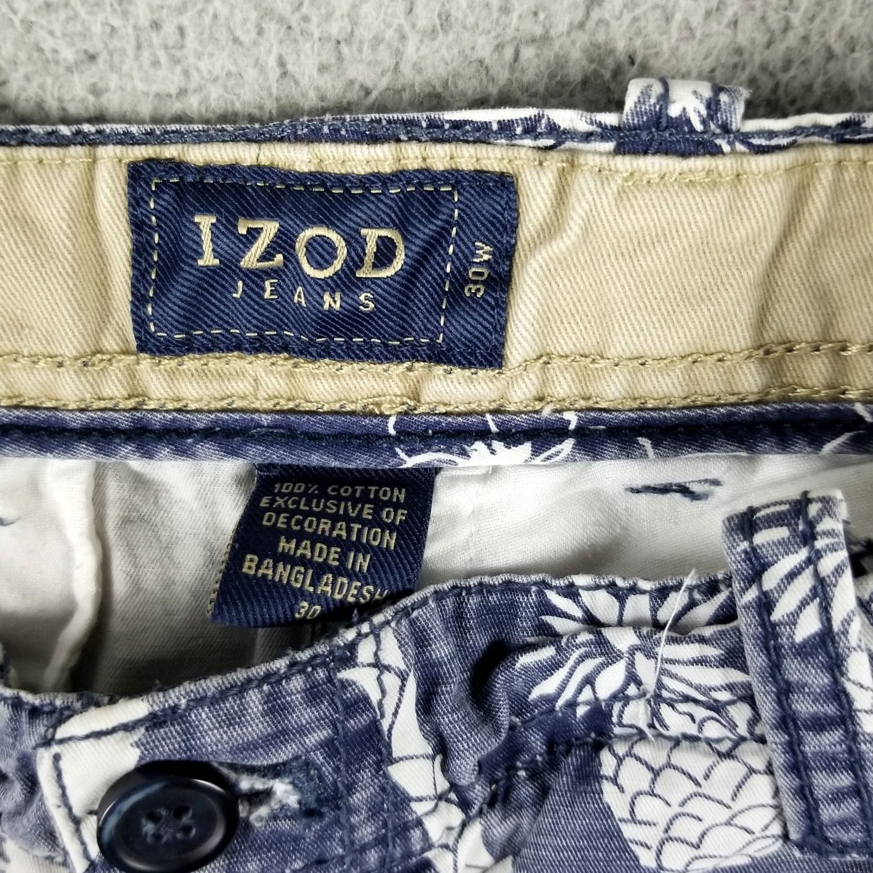 Izod IZOD Shorts Men 30W Denim Pineapple AOP Hawaiian Floral Lei Garland Floral Denim Pineapple Hawaii Mens 30W Size US 30 / EU 46 - 2 Thumbnail