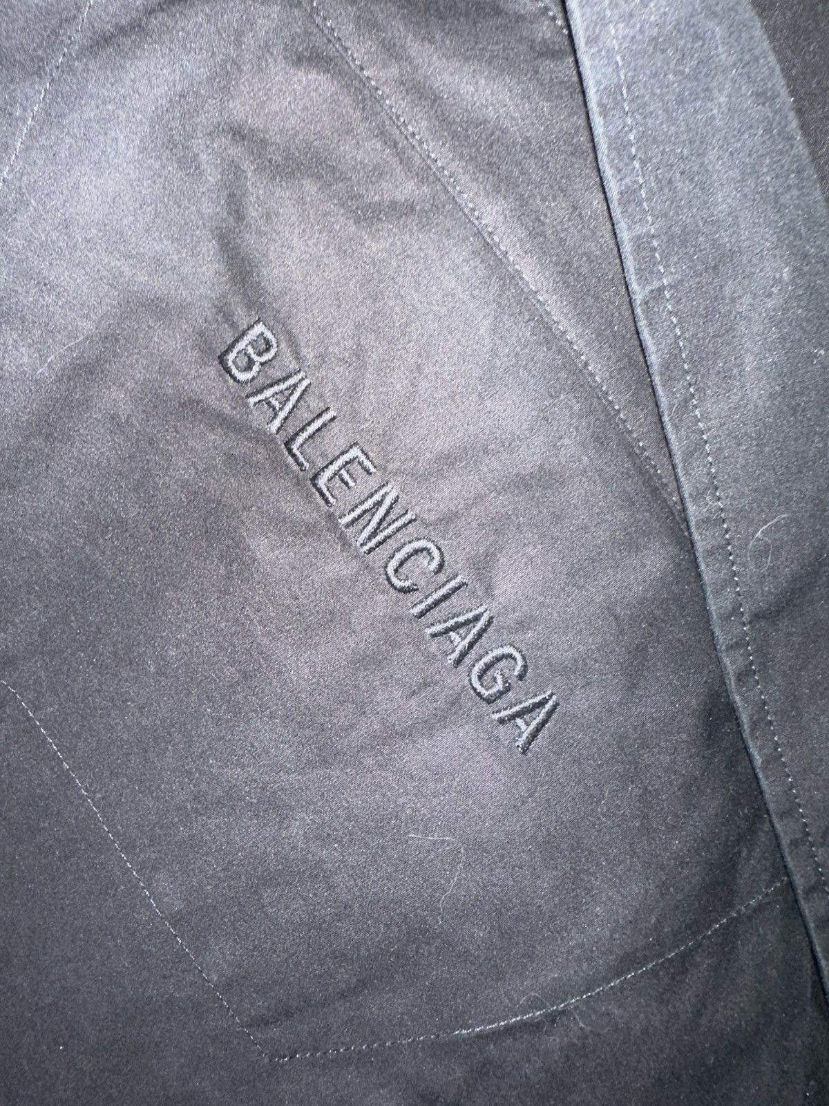 Balenciaga balenciaga Outerwear Oversize Cotton Poplin Shirt Size US S / EU 44-46 / 1 - 3 Thumbnail