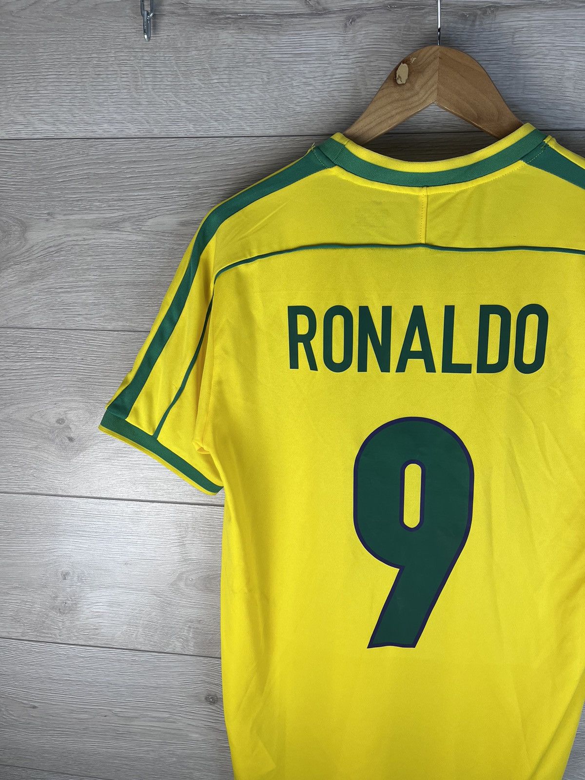 Vintage men’s soccer jersey Brazil 🇧🇷 Ronaldo #9 size M