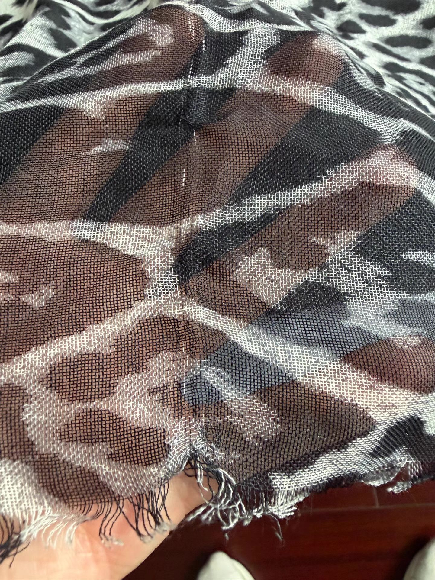 Saint Laurent Paris Saint Laurent leopard print shawl Ｑ23 Size US M / EU 48-50 / 2 - 3 Thumbnail