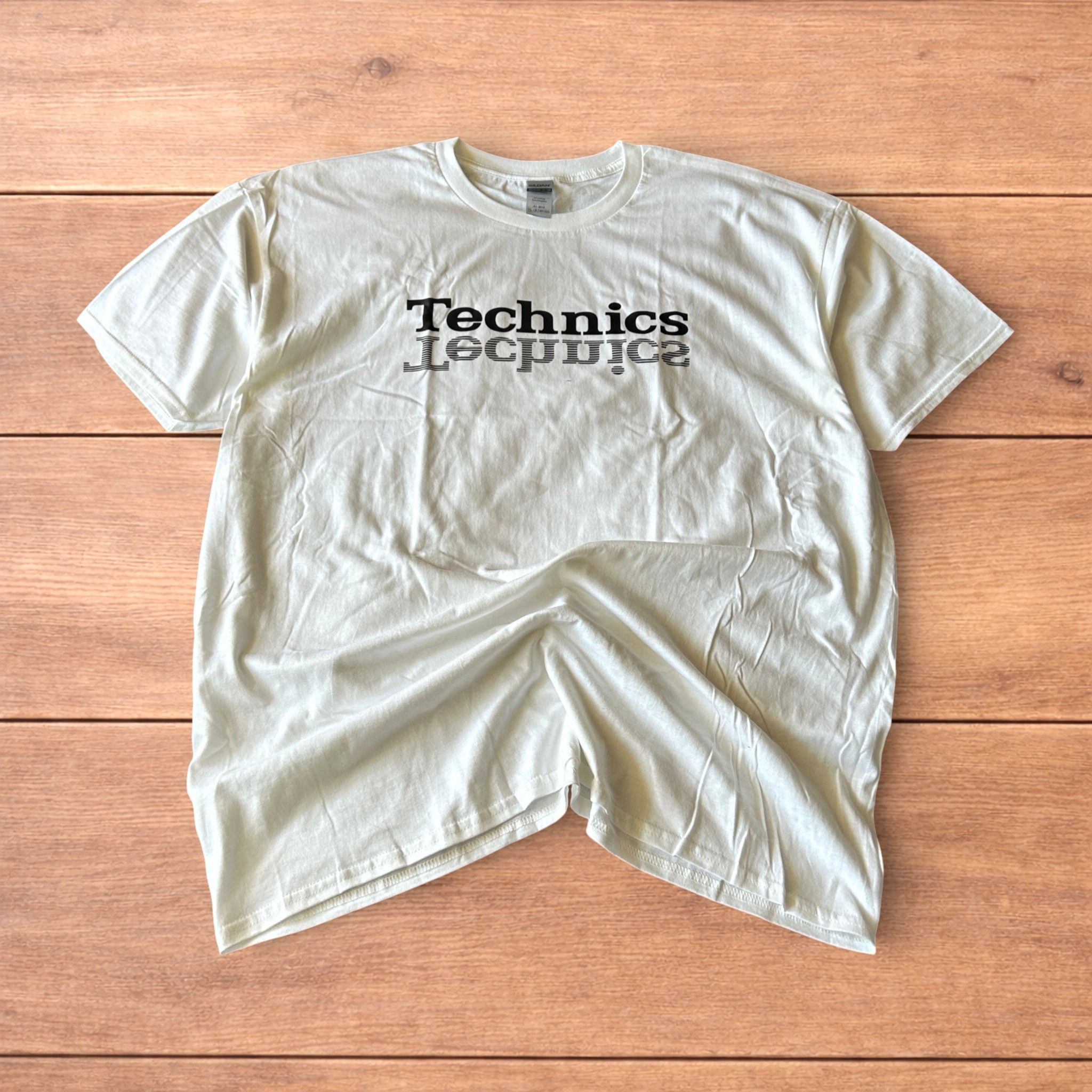 Japanese Brand Technics Music Dj tshirt in white with front graphic print. Size US L / EU 52-54 / 3 - 1 Thumbnail