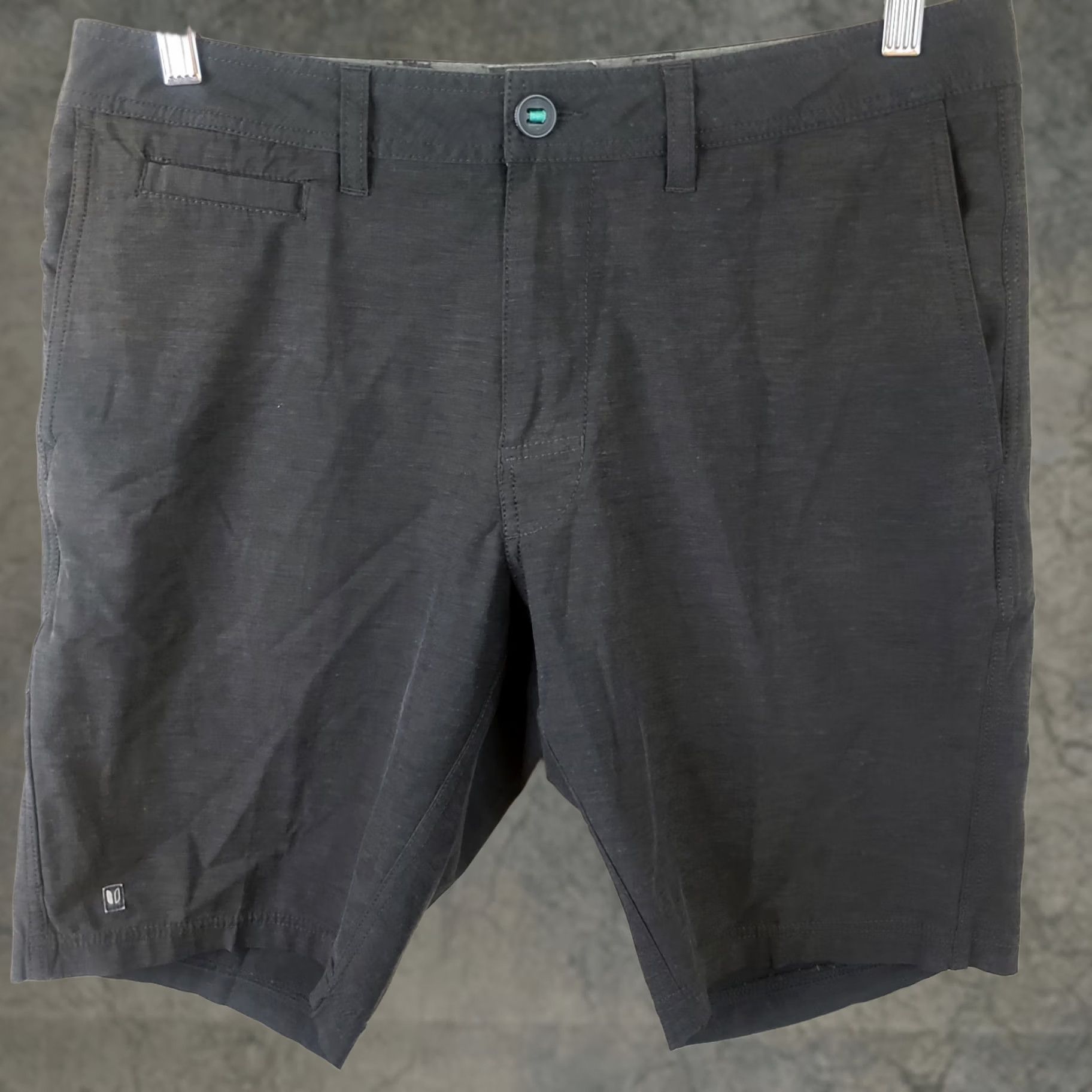 Vintage Linksoul Boardwalker Shorts Mens 33 Charcoal Gray Golf Chino Performance Stretch 9 Inseam Flat Front Zip Pocket Casual Travel Adult Regular Size US 33 - 1 Thumbnail