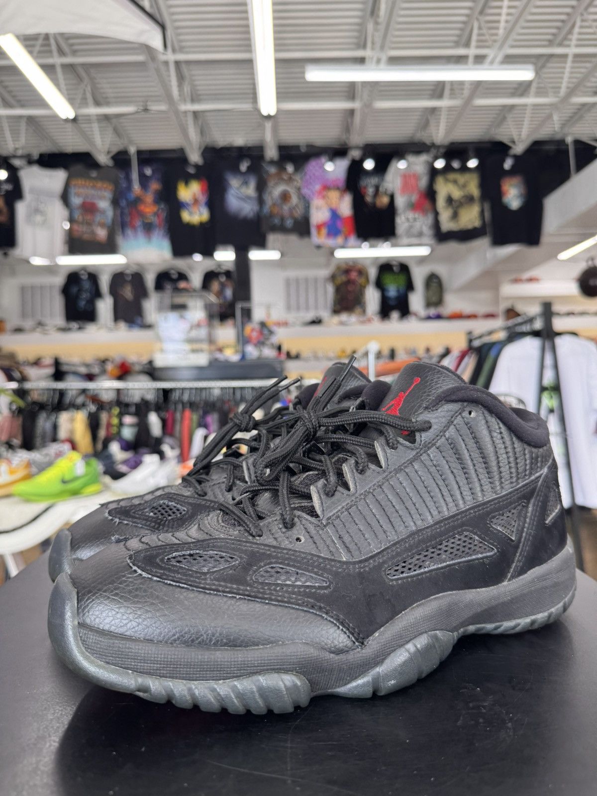 Jordan Brand Air Jordan 11 Retro Low IE Referee Size 9.5 (2015) Size US 9.5 / EU 42-43 - 1 Thumbnail