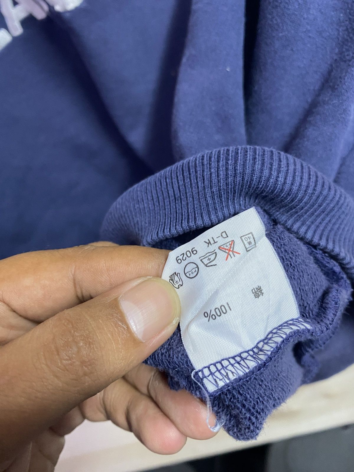 Lacoste vintage navy Lacoste sweatshirt with an embroidered logo Size US XL / EU 56 / 4 - 4 Thumbnail