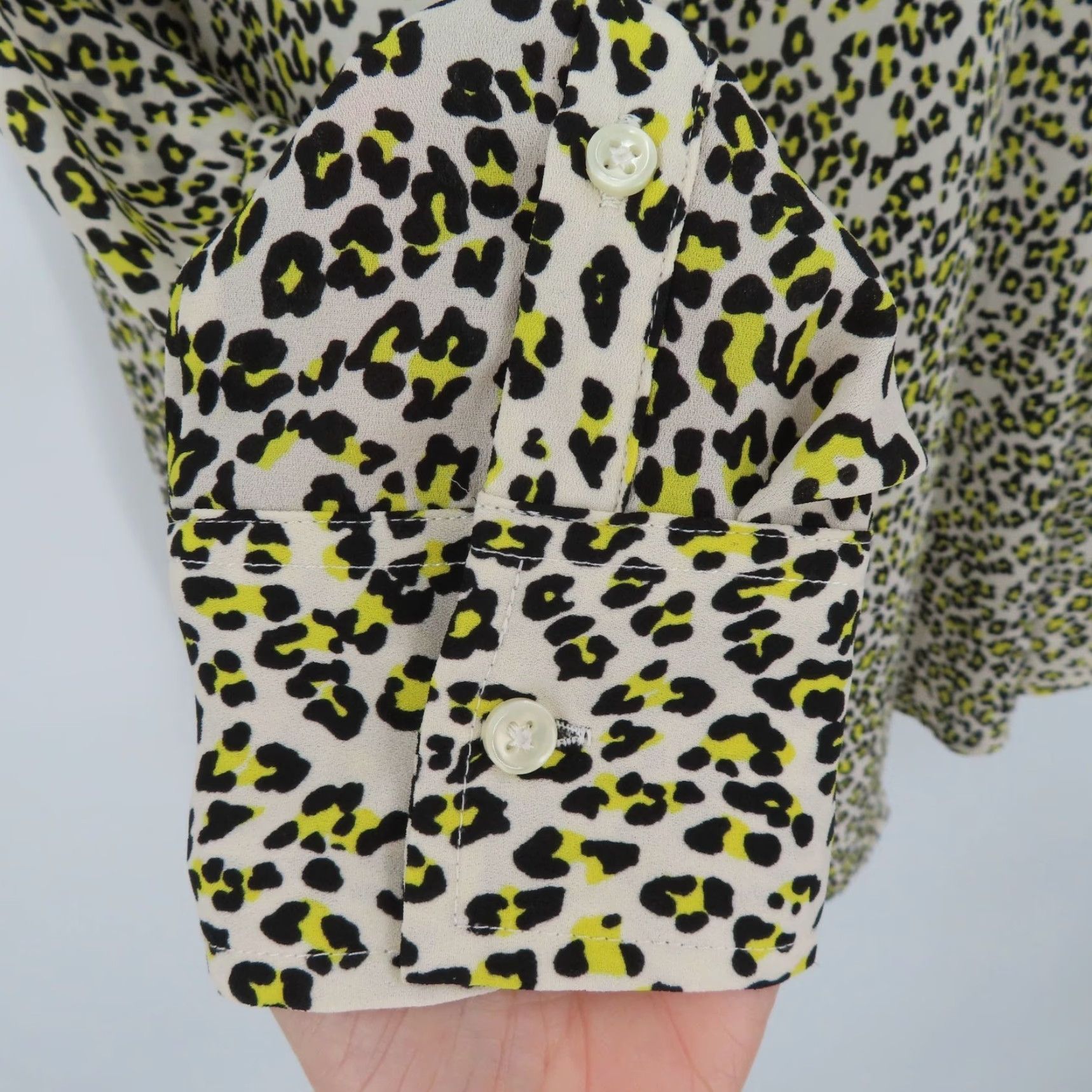 Banana Republic Banana Republic Blouse Womens M Dillon Classic Fit Button Front Collared Long Sleeve Yellow Animal Print Size M / US 6-8 / IT 42-44 - 5 Thumbnail