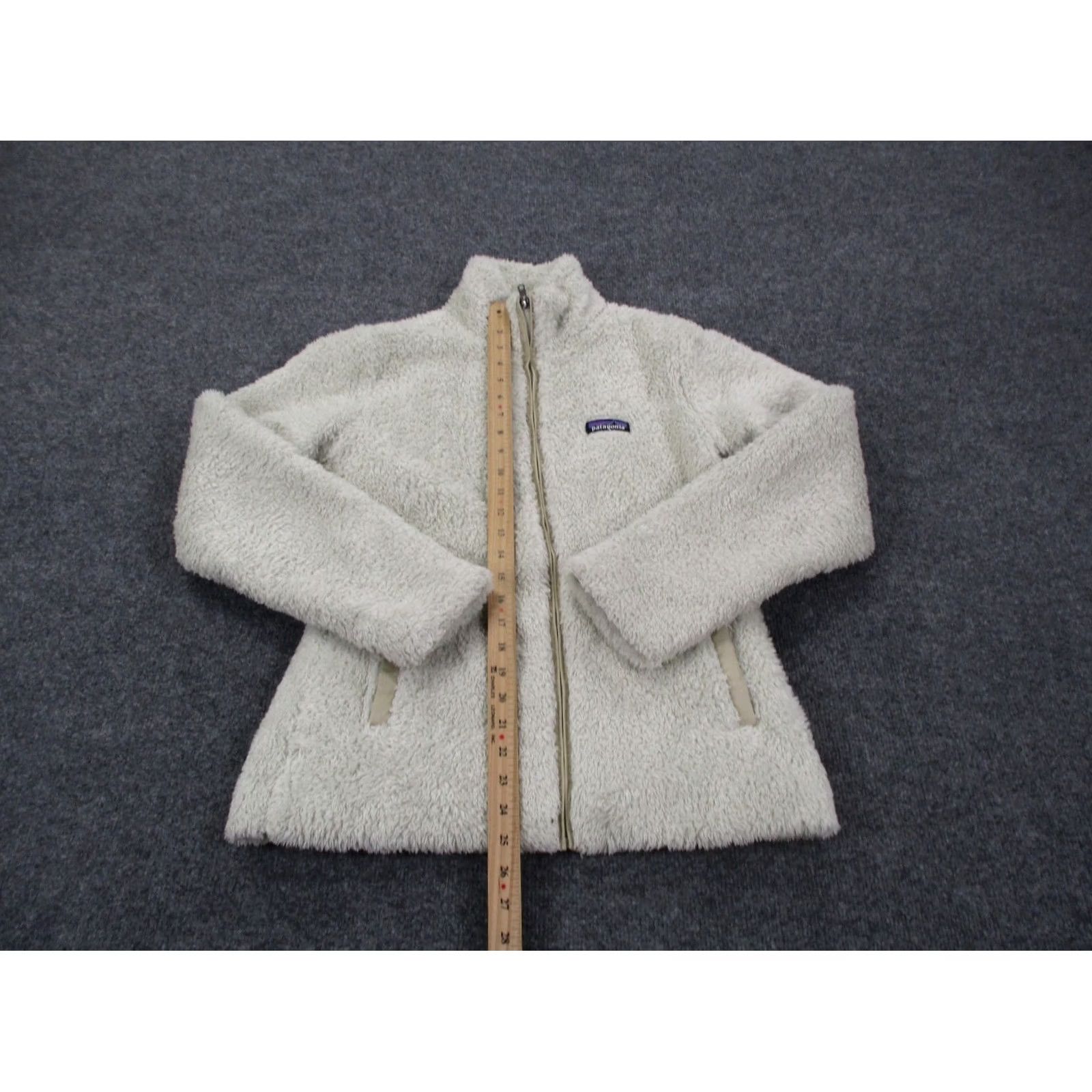 Patagonia Patagonia Jacket Womens M Beige Fuzzy Fleece Sherpa Outdoor Hiking Camping Windbreaker Full Zip Pockets Outdoor Womens M Beige Patagonia Jacket Size M / US 6-8 / IT 42-44 - 3 Thumbnail