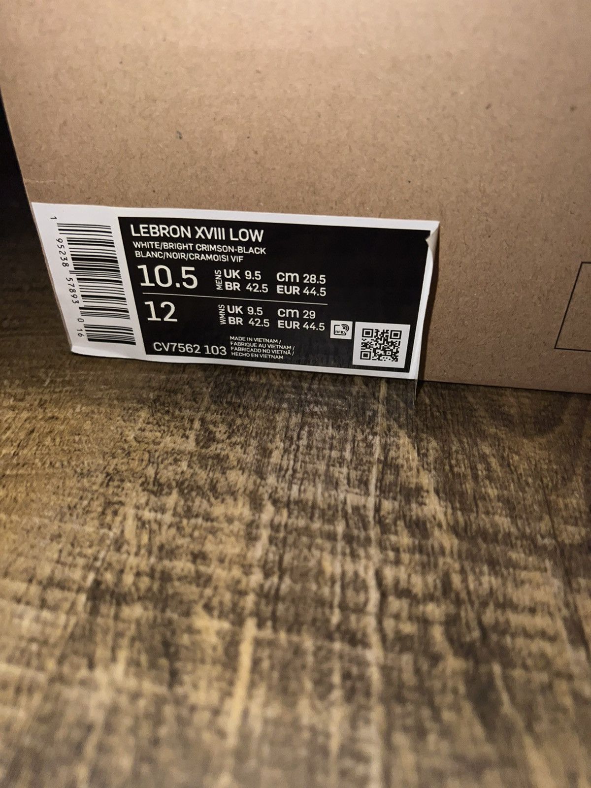 Nike LeBron XVIII Low Tweety X Sylvester Size US 10.5 / EU 43-44 - 11 Thumbnail