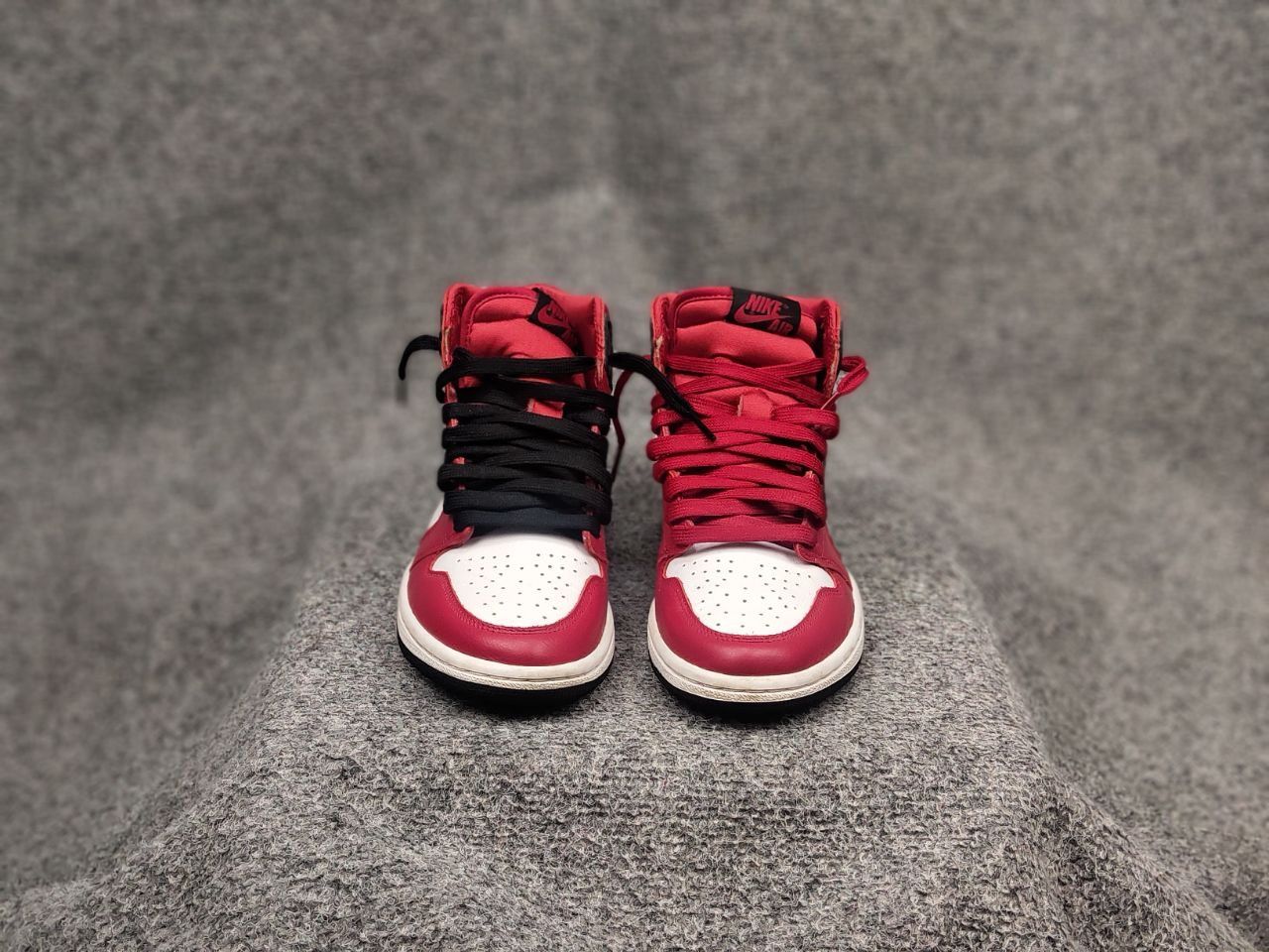 Nike Nike Air Jordan 1 Retro High OG Satin Red Leather sneaker Size US 5.5 / IT 35.5 - 5 Thumbnail
