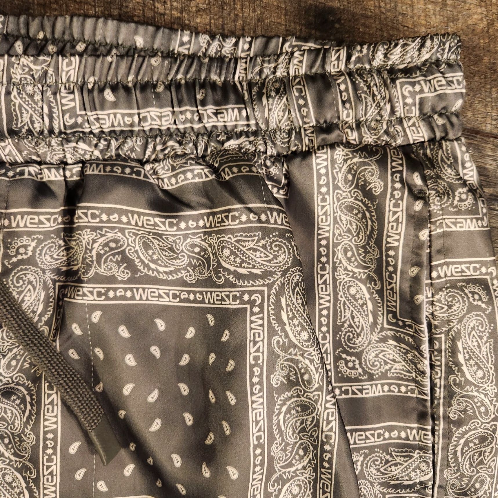 WeSC WeSC Pull On Austin Shorts Mens XL Bandana Paisley Olive Green Drawstring New Size US 36 / EU 52 - 2 Thumbnail