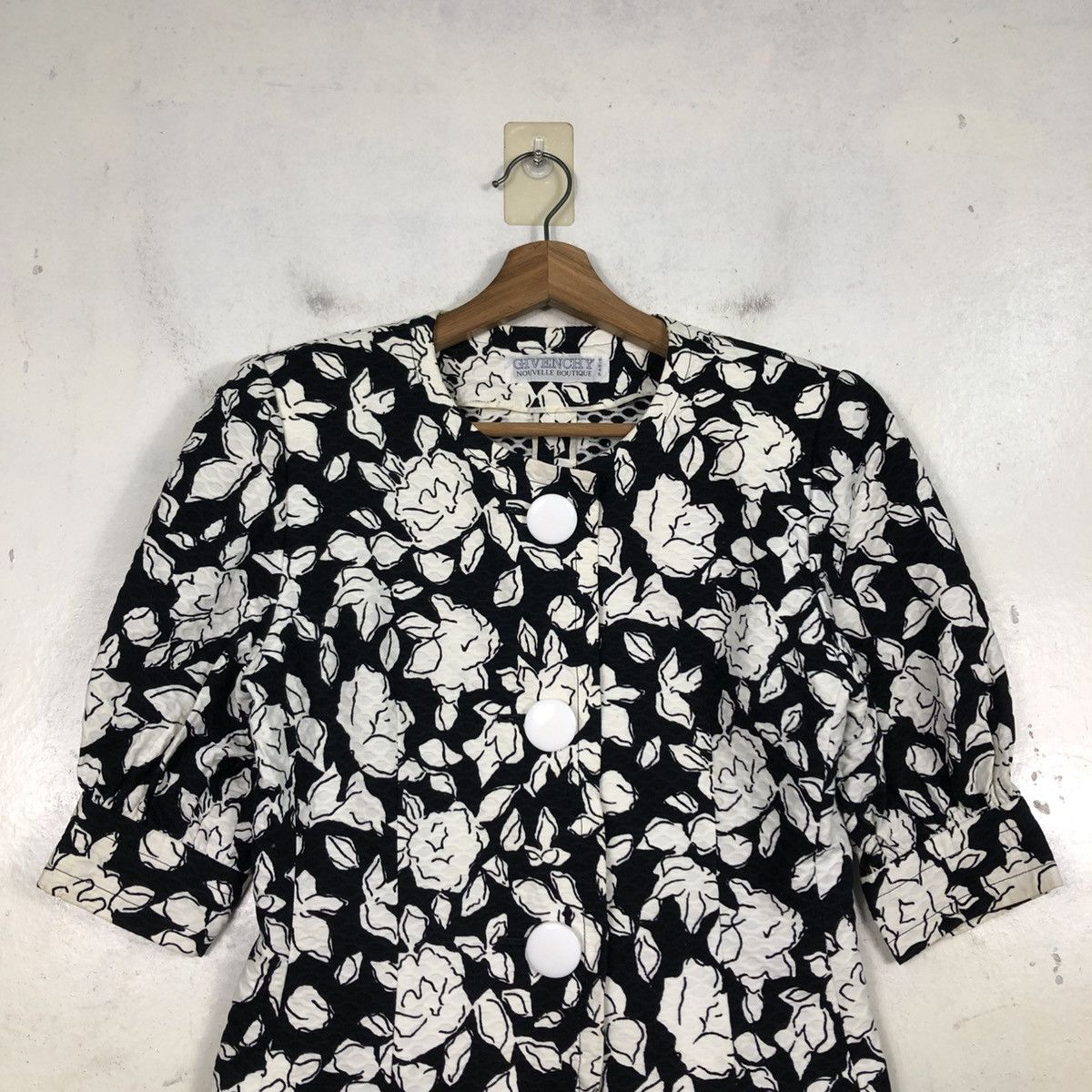 Givenchy 📌Cropped Short Sleeve Givenchy Nouvelle Boutique Paris Size M / US 6-8 / IT 42-44 - 10 Thumbnail
