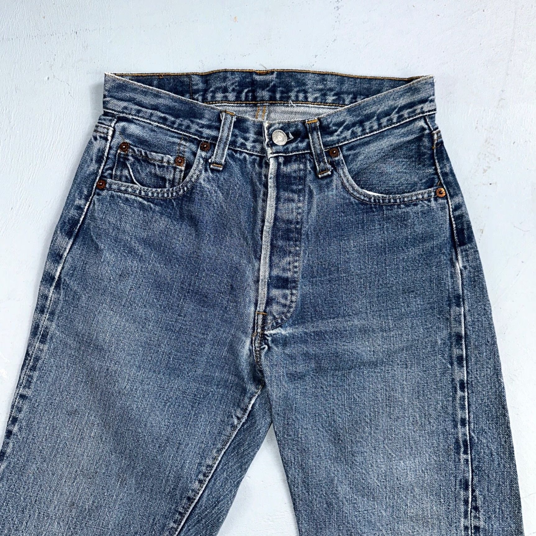Levi's VINTAGE Levi's 501 Jeans Mens Classic Denim Blue 29x33 70s 80s Selvedge Redline 501 XX Size US 29 - 2 Thumbnail
